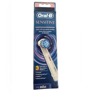 Oral B Sensitive power toothbrush replacement heads 3 pack-New in box